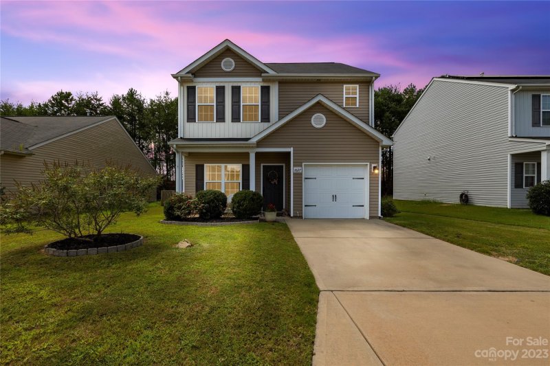 Property image 2 at 2637 Meadow Crossing Drive, Dallas, NC 28034