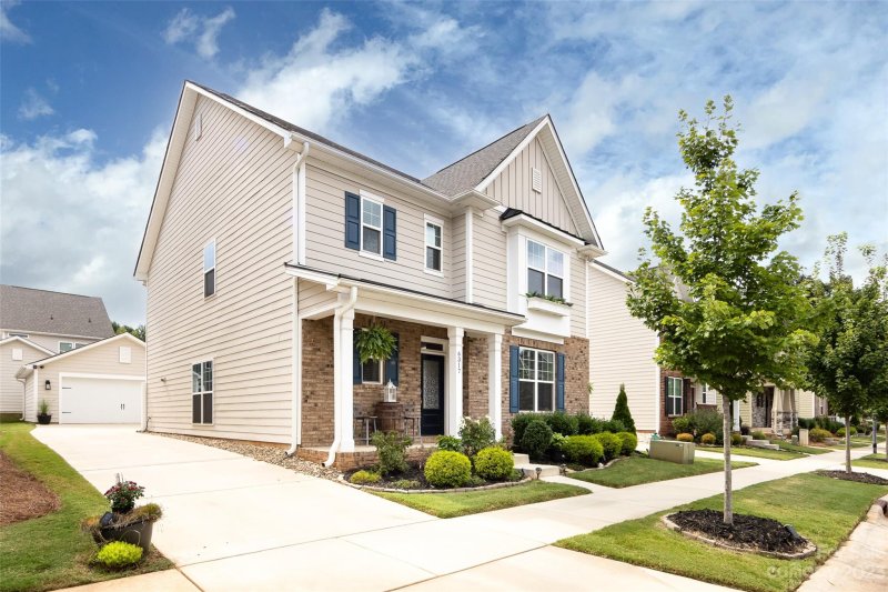 Property image 2 at 6317 Kennard Drive, Charlotte, NC 28216