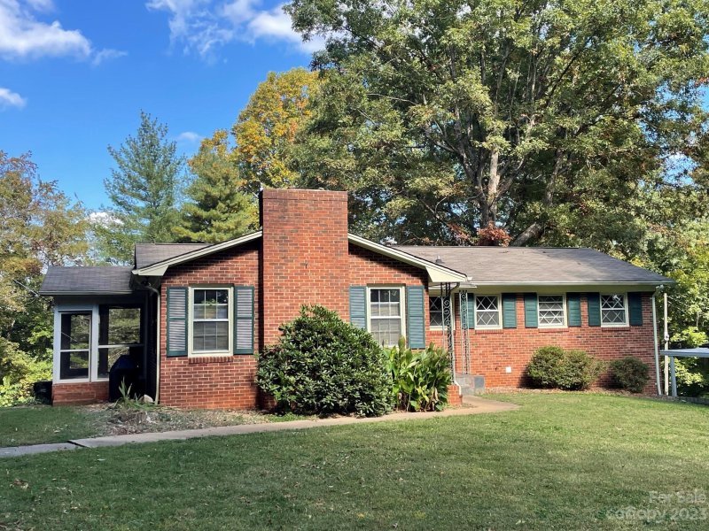 Property image 2 at 109 Crest Hill Drive, Morganton, NC 28655