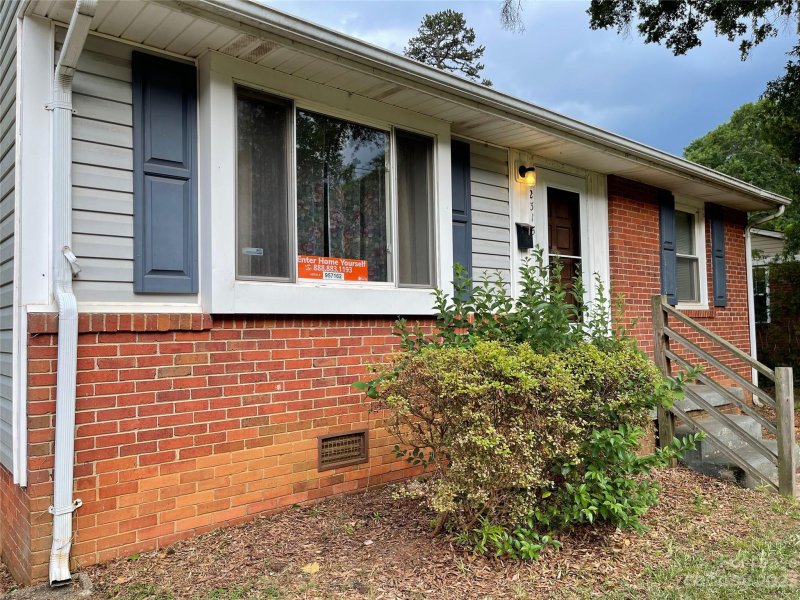 Property image 2 at 2315 Finchley Drive, Charlotte, NC 28215