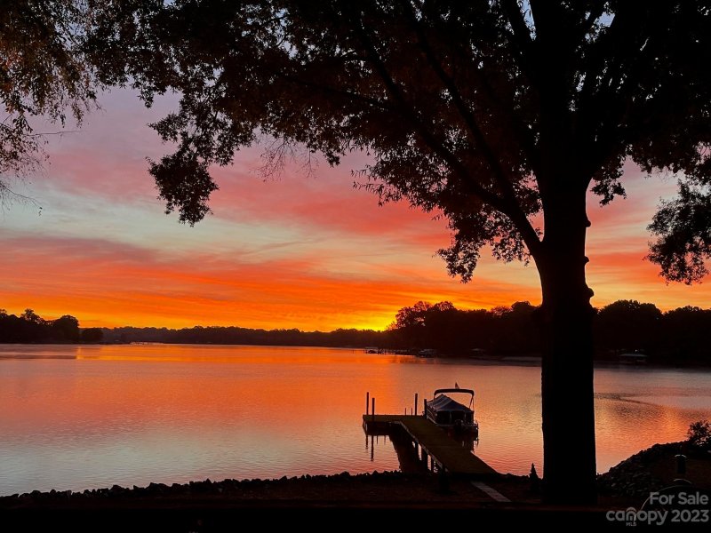 Property image 2 at 191 Crystal Circle, Mooresville, NC 28117