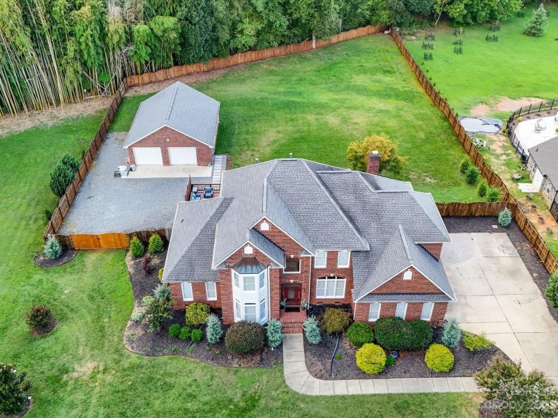 Property image 2 at 1076 Kite Court, Matthews, NC 28104