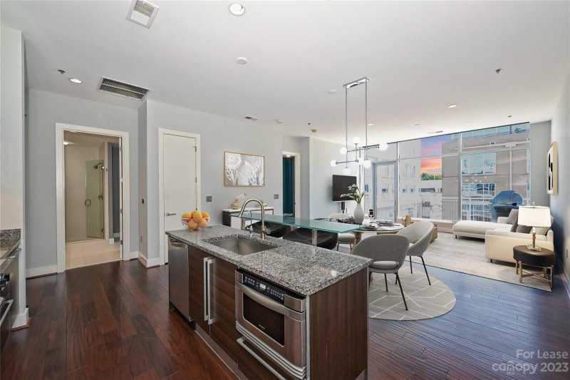 1100 Metropolitan Avenue