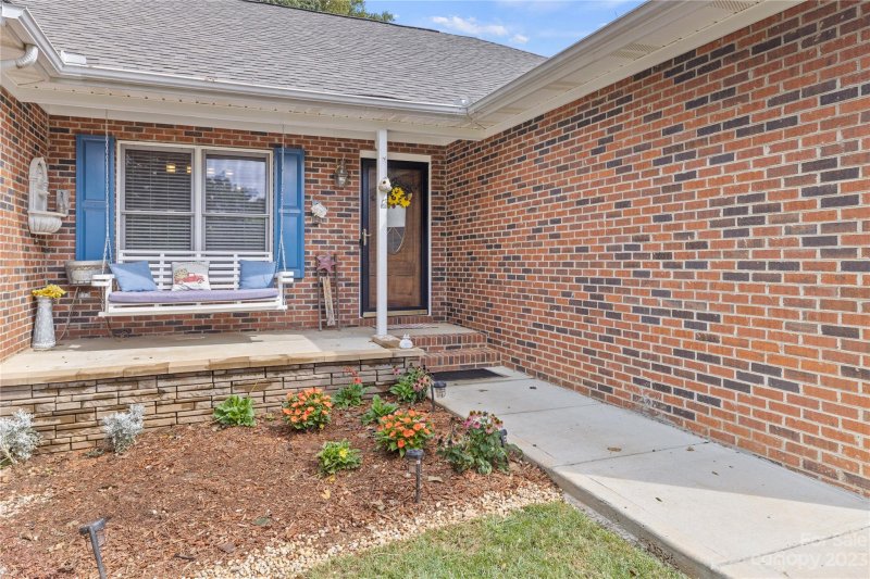 Property image 4 at 2047 Cameron Heights Circle, Denver, NC 28037