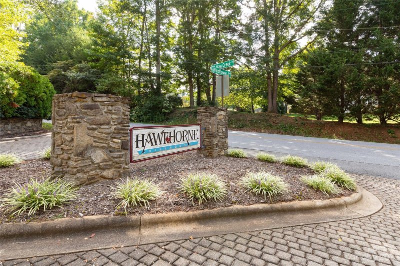 Property image 2 at 22 Foxglove Court, Asheville, NC 28805