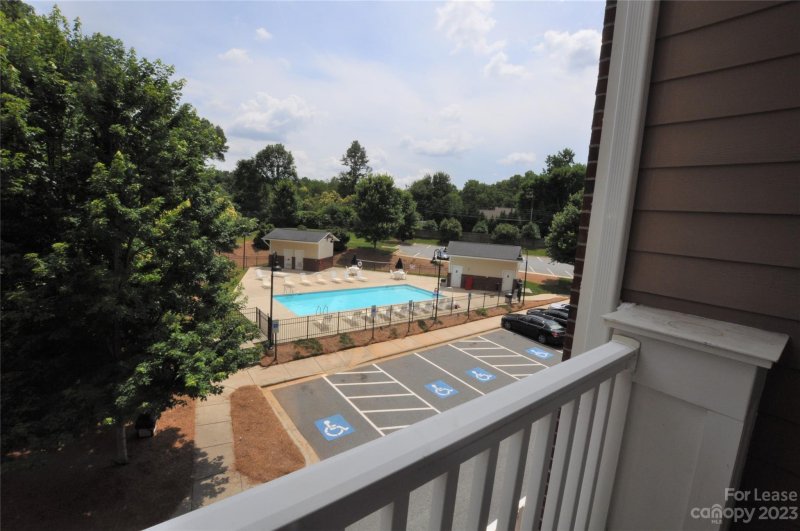 Property image 3 at 1000 E Woodlawn Road, Charlotte, NC 28209