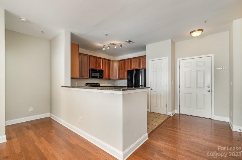 Property image 5 at 1000 E Woodlawn Road, Charlotte, NC 28209