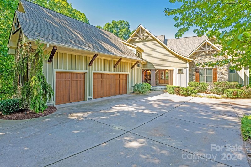 Property image 2 at 8921 Linden Grove Court, Sherrills Ford, NC 28673