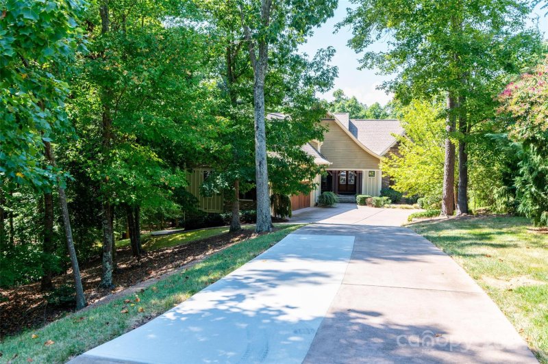 Property image 5 at 8921 Linden Grove Court, Sherrills Ford, NC 28673