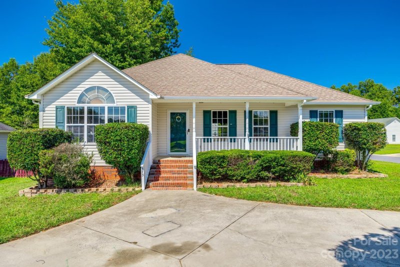 573 Strathclyde Way