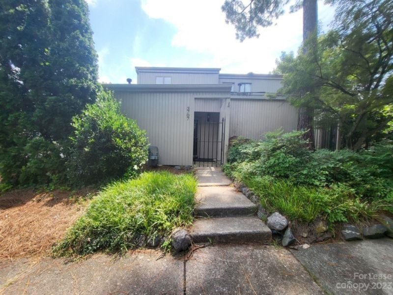 3707 Willow Valley Drive