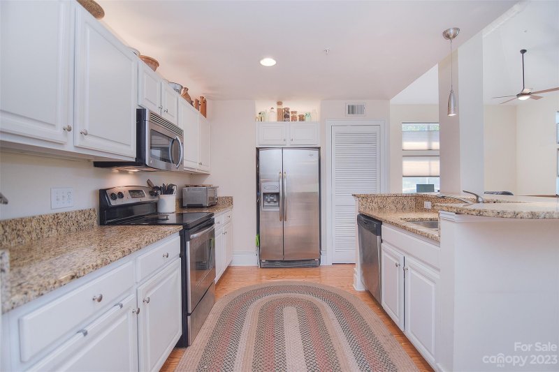 Property image 3 at 404 N Laurel Avenue, Charlotte, NC 28204