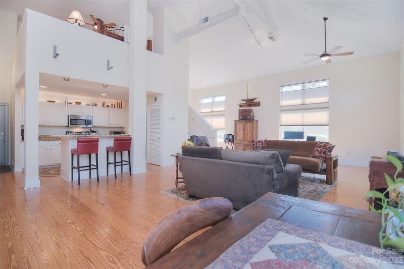 Property image 4 at 404 N Laurel Avenue, Charlotte, NC 28204