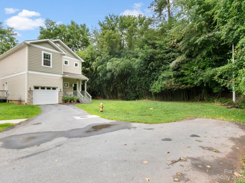 Property image 4 at 8 Willow Shade Drive, Asheville, NC 28806