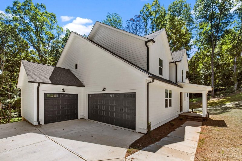 Property image 2 at 232 Beaten Path Road, Mooresville, NC 28117