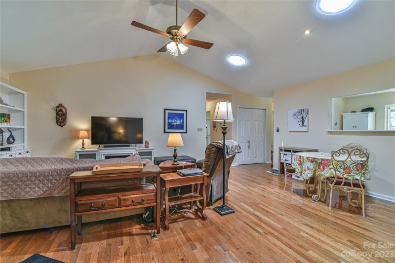 Property image 3 at 26 Trillium Court, Asheville, NC 28805