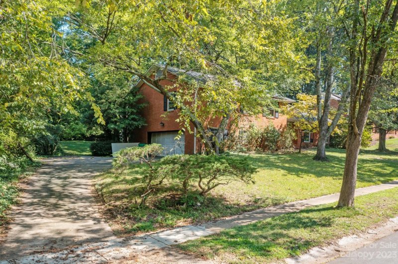 Property image 2 at 219 Glen Oaks Road, Charlotte, NC 28270