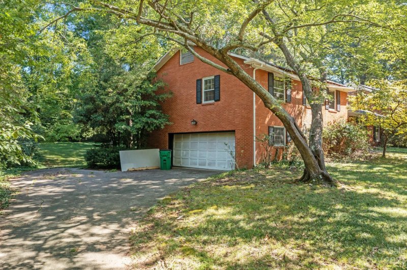 Property image 4 at 219 Glen Oaks Road, Charlotte, NC 28270