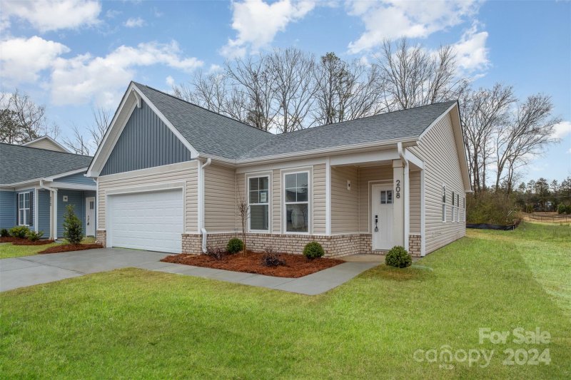 Property image 2 at 208 Surrey Oak Lane, Charlotte, NC 28216