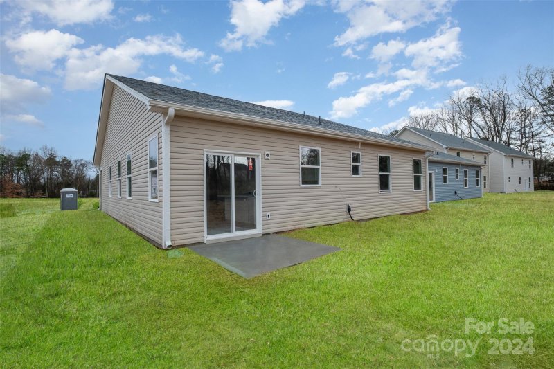 Property image 3 at 208 Surrey Oak Lane, Charlotte, NC 28216