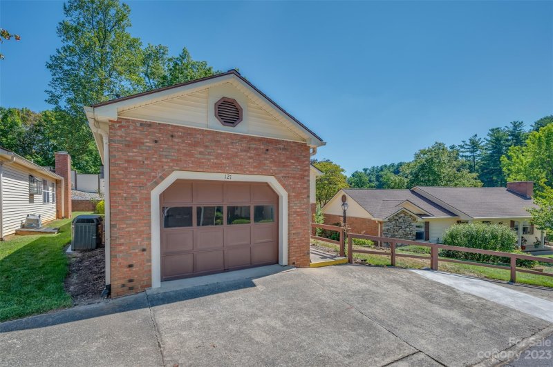 Property image 3 at 121 Exeter Court, Hendersonville, NC 28791