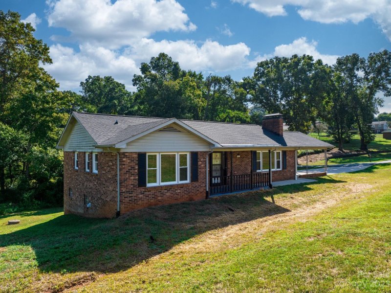 Property image 2 at 5512 Pine Lake Court, Hickory, NC 28601