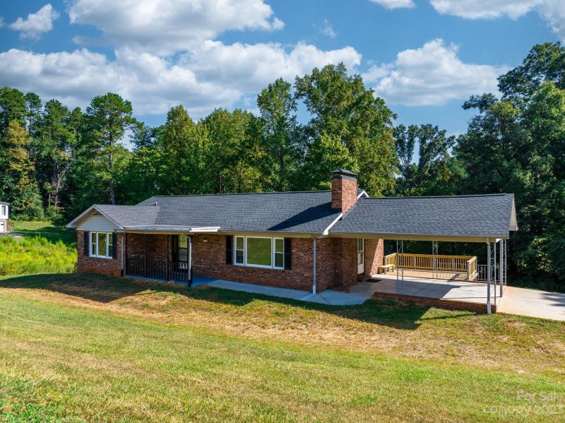 Property image 3 at 5512 Pine Lake Court, Hickory, NC 28601