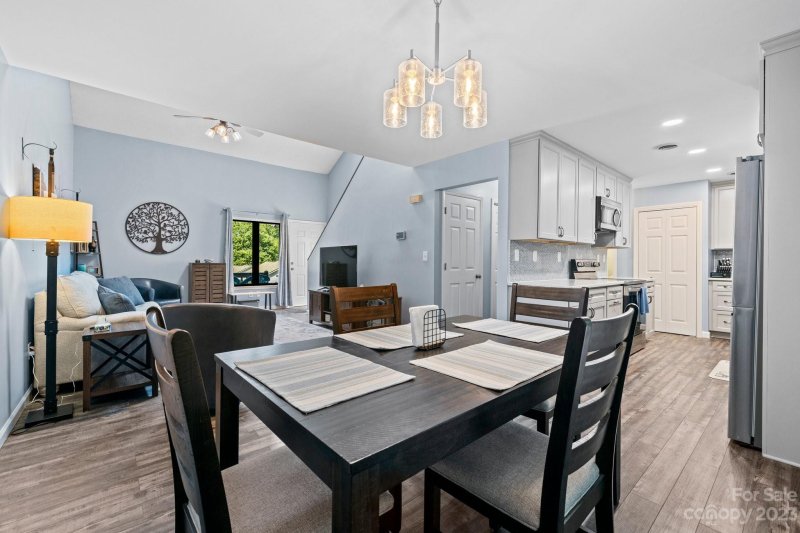 Property image 3 at 208 Cheyenne Court, Asheville, NC 28803