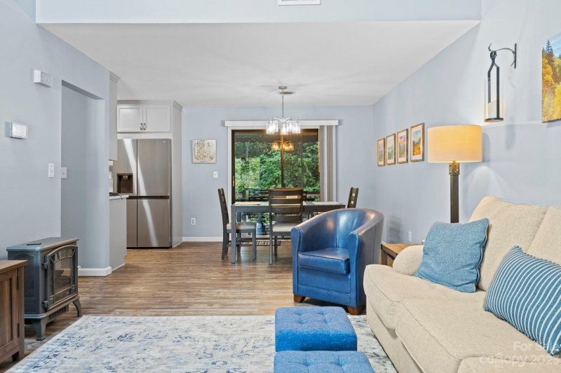 Property image 4 at 208 Cheyenne Court, Asheville, NC 28803