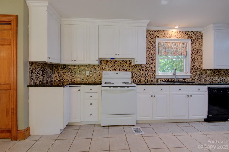 Property image 4 at 5009 Lochlain Drive, Charlotte, NC 28217