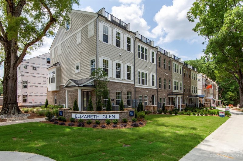 326 North Dotger Avenue