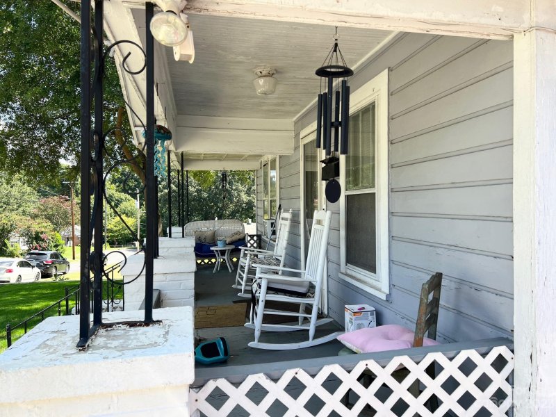 Property image 3 at 411 E Walnut Avenue, Gastonia, NC 28054