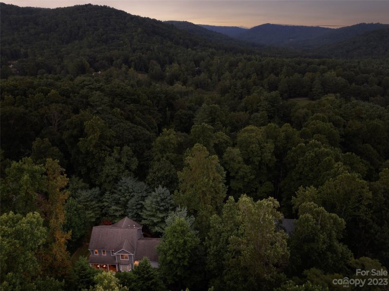 Property image 5 at 24 Weston Heights Drive, Asheville, NC 28803