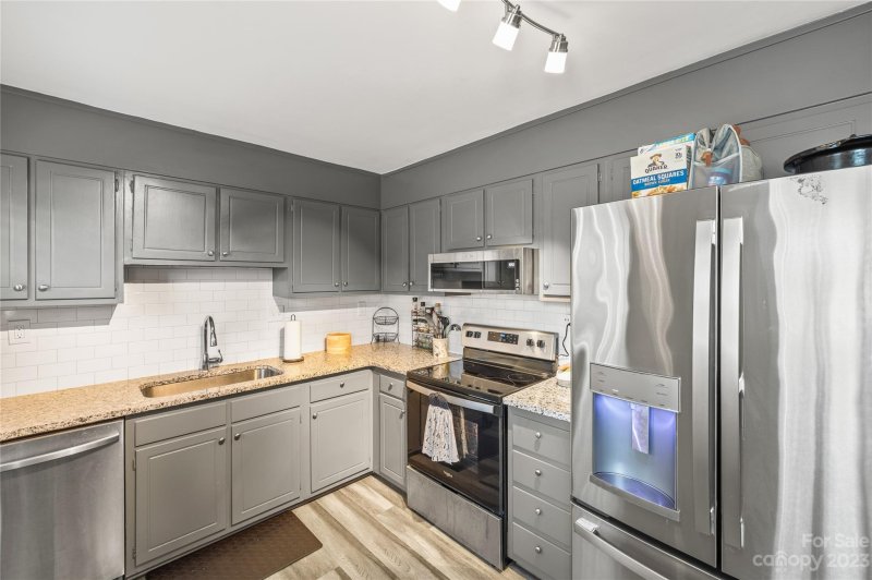 Property image 3 at 8410 Knights Bridge Road, Charlotte, NC 28210