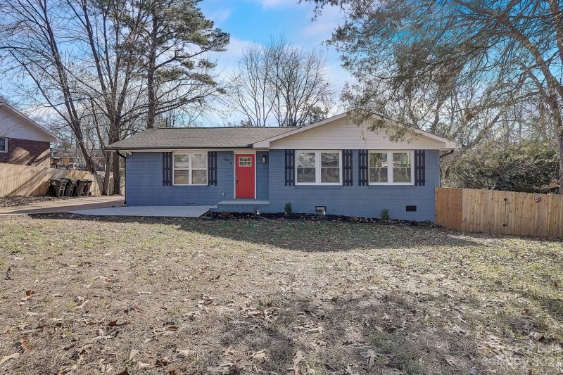 2014 Parkwood Drive