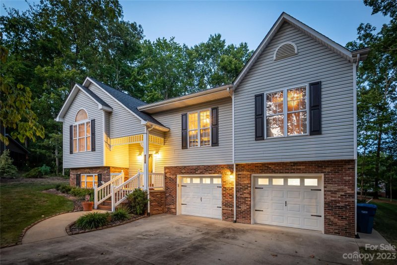 Property image 2 at 1608 8th Street Circle, Hickory, NC 28602