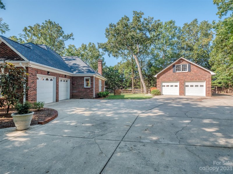 Property image 2 at 113 Eaglecrest Drive, Matthews, NC 28104