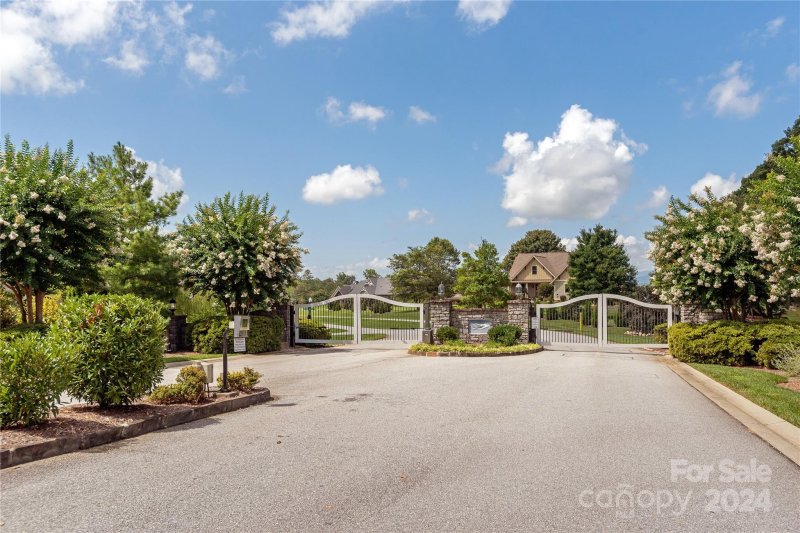 Property image 3 at 191 Cape Martin Circle, Hendersonville, NC 28791