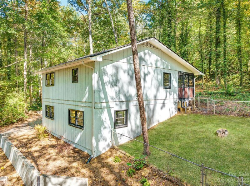 Property image 2 at 13 Ben Franklin Lane, Asheville, NC 28805