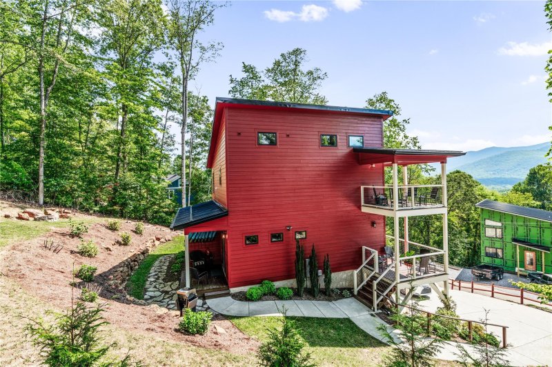 Property image 2 at 208 Pine Hill Drive, Swannanoa, NC 28778