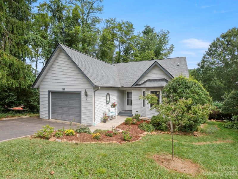 Property image 4 at 126 Cimarron Drive, Asheville, NC 28803