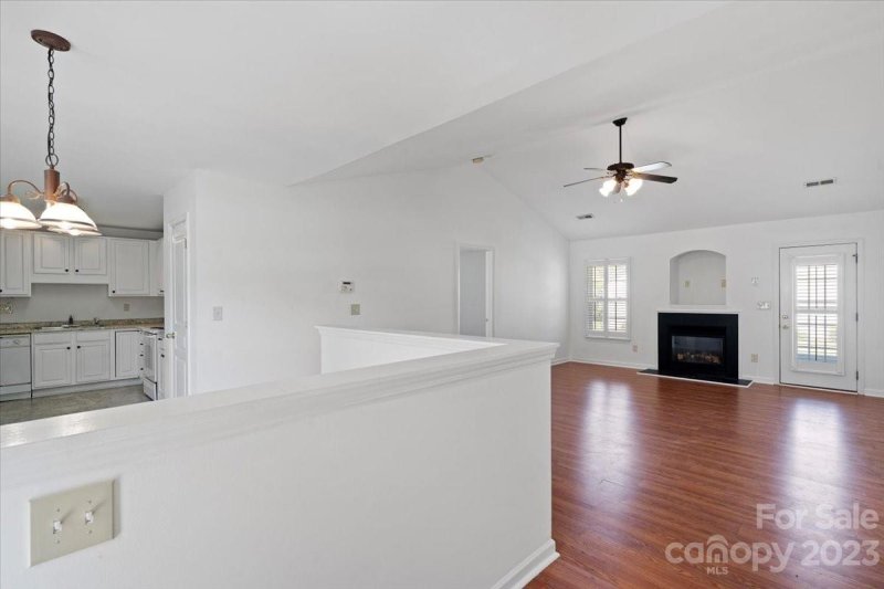 Property image 4 at 213 Woodbridge Circle, Mount Holly, NC 28120