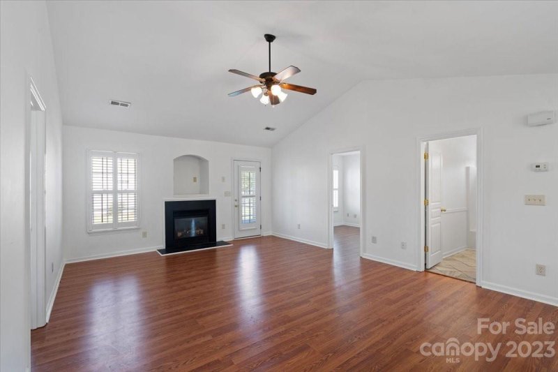 Property image 5 at 213 Woodbridge Circle, Mount Holly, NC 28120