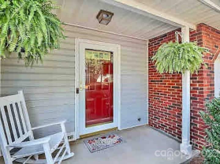 Property image 2 at 5906 Prescott Court, Charlotte, NC 28269