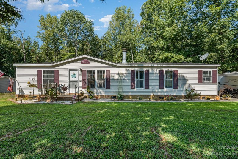 118 Tradewinds Court