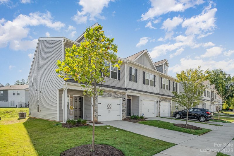 Property image 3 at 8112 Alderton Lane, Charlotte, NC 28215