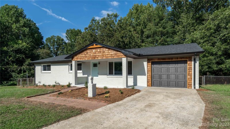 Property image 3 at 4301 Derrydowne Lane, Gastonia, NC 28056