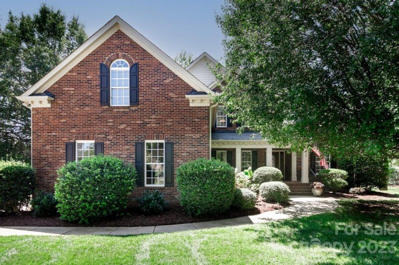 Property image 2 at 8017 Birdie Court, Matthews, NC 28104