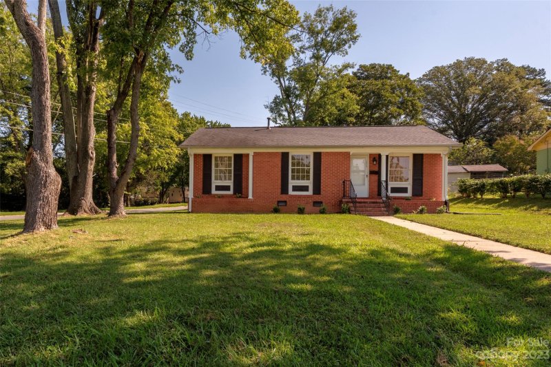 Property image 2 at 3801 Litchfield Road, Charlotte, NC 28211