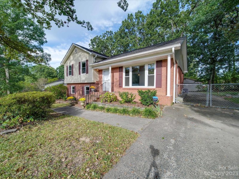 Property image 4 at 730 Pineborough Road, Charlotte, NC 28212